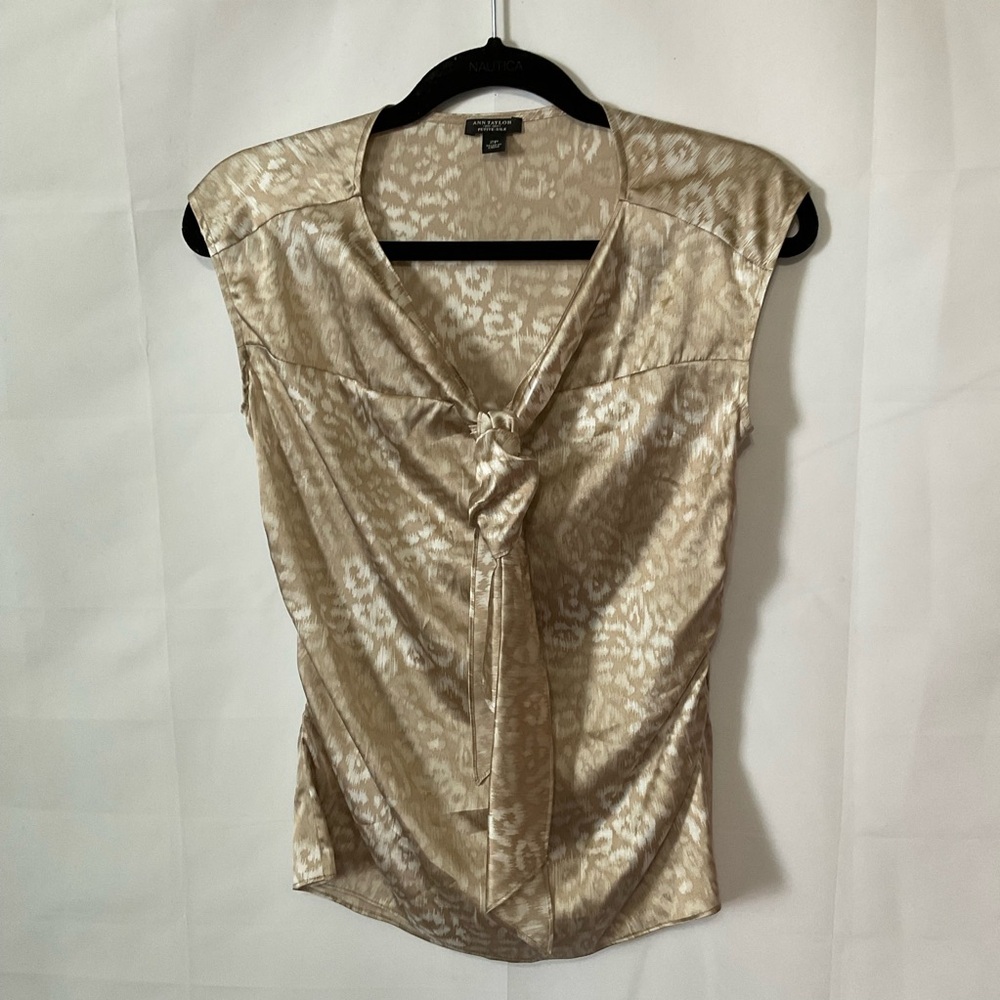 Ann Taylor Leopard Print Silk sleeveless blouse with tie at neckline Size 2P